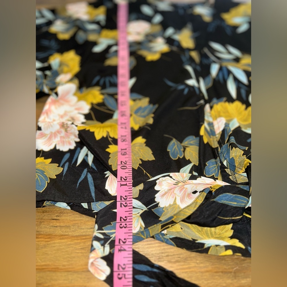 Aakaa Black Greens and Blush Pinks Floral Tie-Front Kimono style Silky Top - Picture 10 of 12